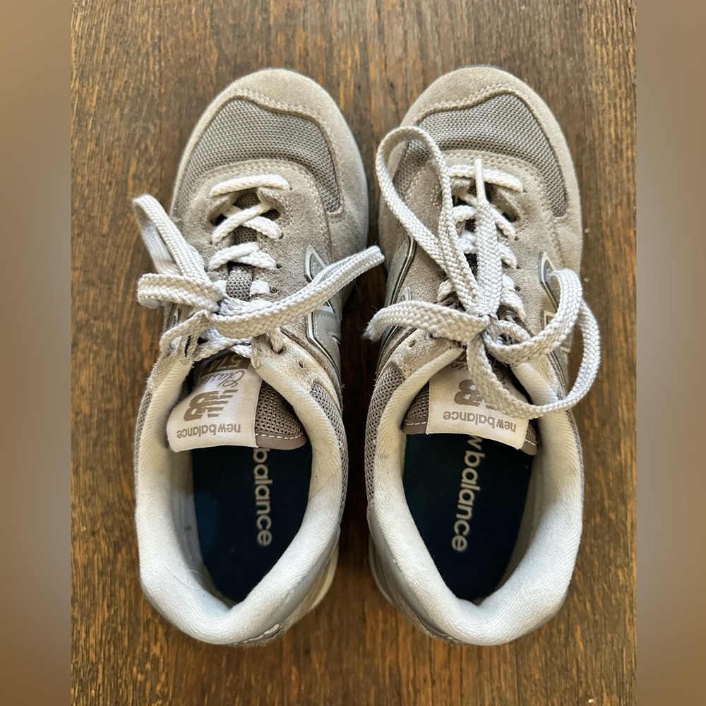New Balance Women’s 574 Core Size 6.5 B (Medium)